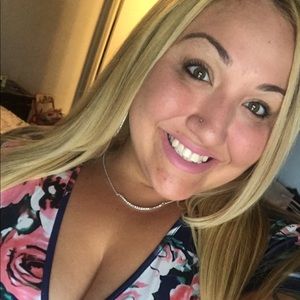 MEET YOUR POSH-MARK SELLER 💙💙